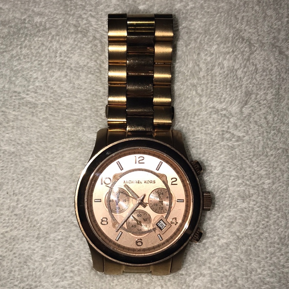 Michael Kors Rose Gold-toned women’s watch.